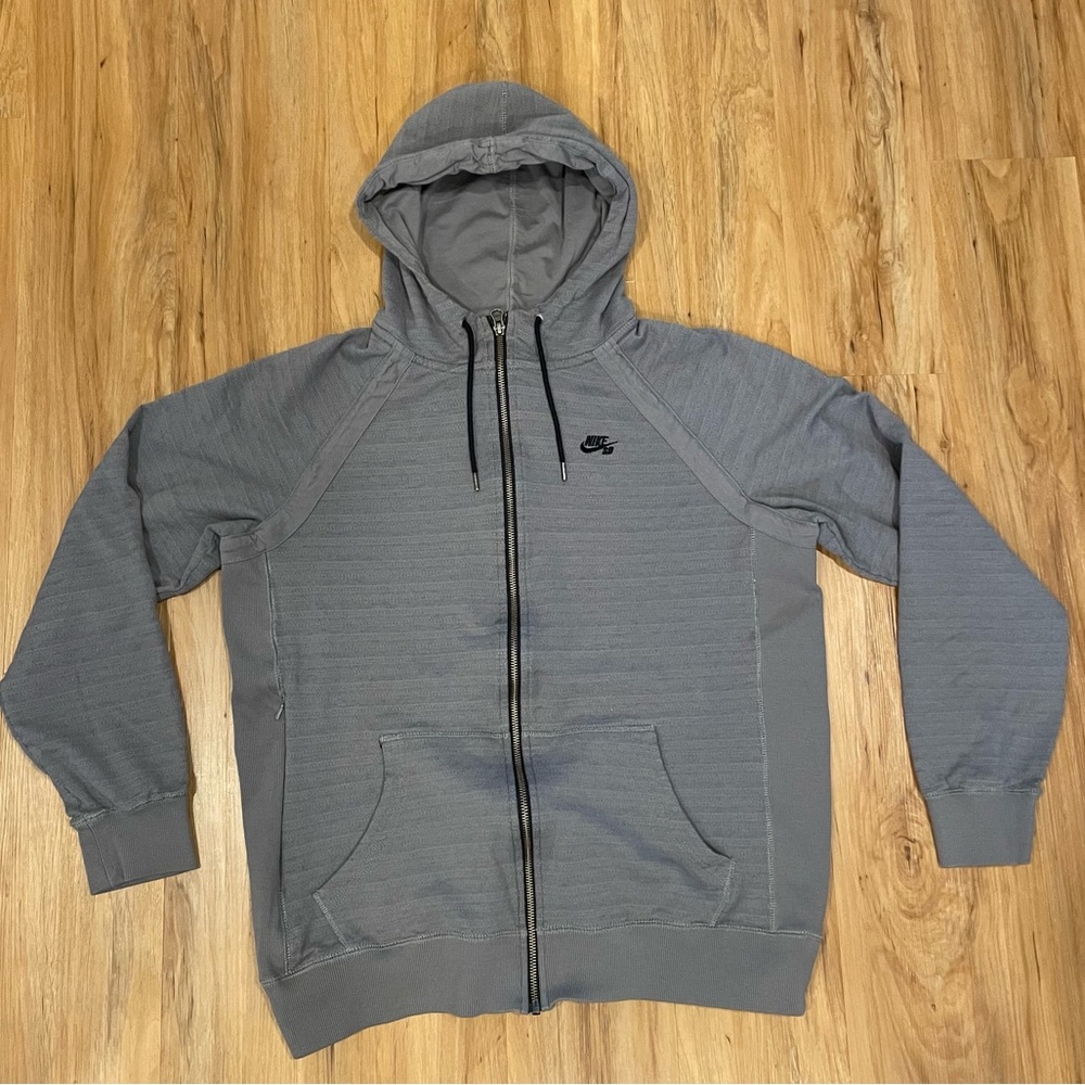 Men’s Nike SB lightweight Full-zip hooded sweatshirt, size large